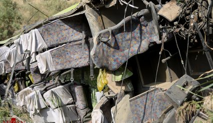 تصاویر از سقوط اتوبوس مسافربری به دره جاجرود