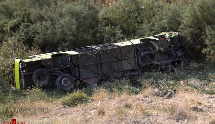 تصاویر از سقوط اتوبوس مسافربری به دره جاجرود