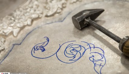 بازدید استاد فرشچیان از کارگاه ساخت ضریح حضرت عبدالعظیم ع
