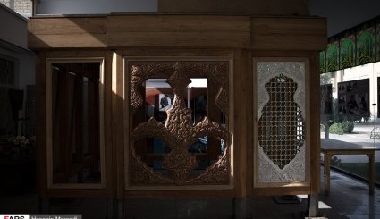 بازدید استاد فرشچیان از کارگاه ساخت ضریح حضرت عبدالعظیم ع
