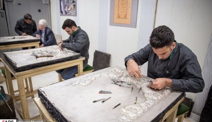 بازدید استاد فرشچیان از کارگاه ساخت ضریح حضرت عبدالعظیم ع
