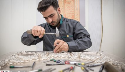 بازدید استاد فرشچیان از کارگاه ساخت ضریح حضرت عبدالعظیم ع
