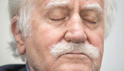 بازدید استاد فرشچیان از کارگاه ساخت ضریح حضرت عبدالعظیم ع
