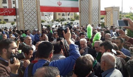 مراسم استقبال از خادمان و پیرغلامان حسینی در اصفهان به‌روایت تصویر
