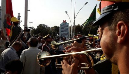 مراسم استقبال از خادمان و پیرغلامان حسینی در اصفهان به‌روایت تصویر