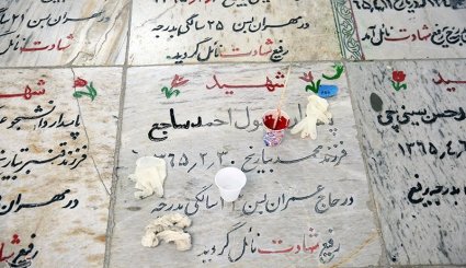 غبار روبی و رنگ آمیزی مزار شهدا - مشهد + تصاویر