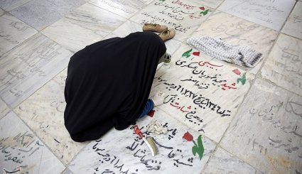 غبار روبی و رنگ آمیزی مزار شهدا - مشهد + تصاویر