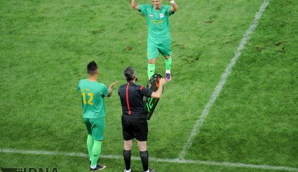 افتتاح ورزشگاه امام رضا ع / دیدار تیم های منتخب مشهد و کربلا

