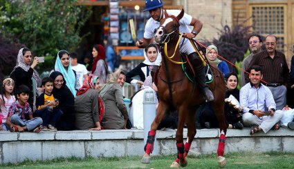 بازی نمادین چوگان در میدان نقش جهان
