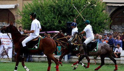 بازی نمادین چوگان در میدان نقش جهان
