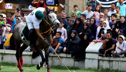 بازی نمادین چوگان در میدان نقش جهان
