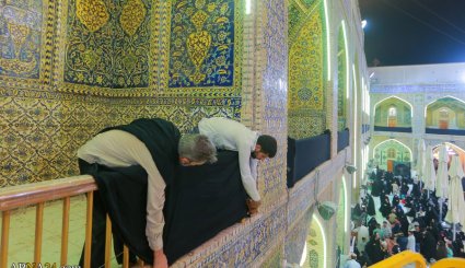 سیاه پوش کردن حرم امام علی ع