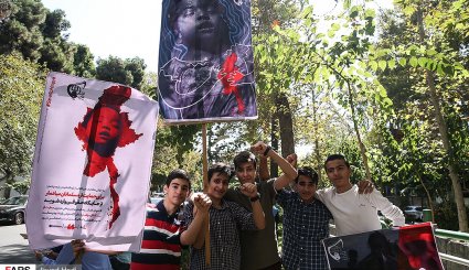 تجمع دانش آموزان مقابل سازمان ملل در اعتراض به نسل کشی کودکان میانمار