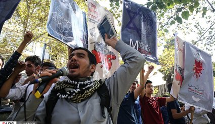 تجمع دانش آموزان مقابل سازمان ملل در اعتراض به نسل کشی کودکان میانمار