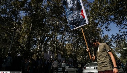 تجمع دانش آموزان مقابل سازمان ملل در اعتراض به نسل کشی کودکان میانمار