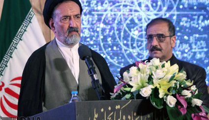 رونمایی از سردیس و تمبر مریم میرزاخانی