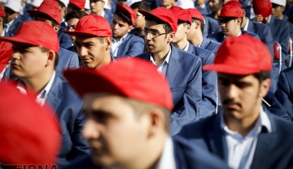 نواختن زنگ آغاز سال تحصیلی 96-97 در دبیرستان البرز