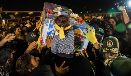 تصاویر ورود پیکر شهید مدافع حرم محسن حججی به کشور