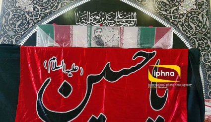 وداع با پیکر شهید حججی در حرم مطهر رضوی