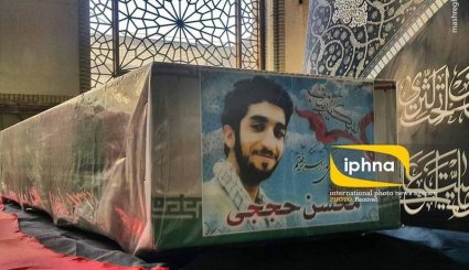 وداع با پیکر شهید حججی در حرم مطهر رضوی