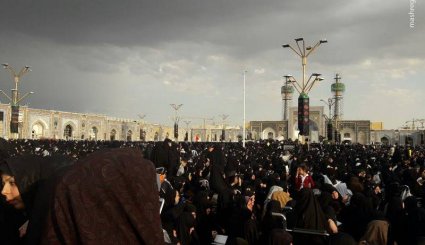 وداع با پیکر شهید حججی در حرم مطهر رضوی