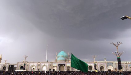 وداع با پیکر شهید حججی در حرم مطهر رضوی