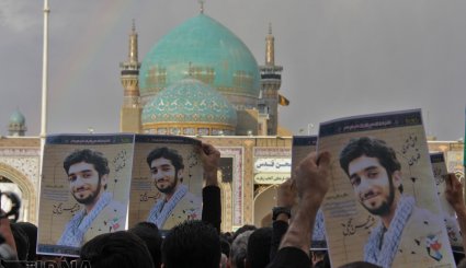 وداع با پیکر شهید حججی در حرم مطهر رضوی