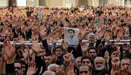 وداع با پیکر شهید حججی در حرم مطهر رضوی