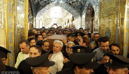 وداع با پیکر شهید حججی در حرم مطهر رضوی