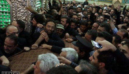 وداع با پیکر شهید حججی در حرم مطهر رضوی