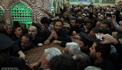 وداع با پیکر شهید حججی در حرم مطهر رضوی
