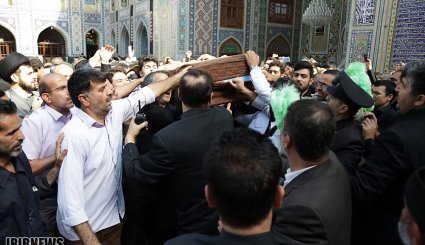 وداع با پیکر شهید حججی در حرم مطهر رضوی