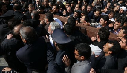 وداع با پیکر شهید حججی در حرم مطهر رضوی