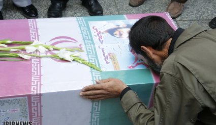 وداع با پیکر شهید حججی در حرم مطهر رضوی