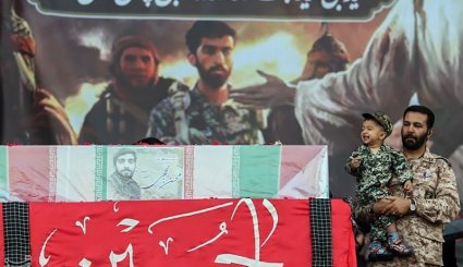 مراسم وداع با پیکر شهید محسن حججی در حرم مطهر رضوی