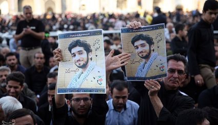 مراسم وداع با پیکر شهید محسن حججی در حرم مطهر رضوی