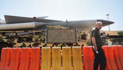 نمایشگاه دفاع مقدس در میدان بهارستان