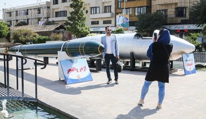نمایشگاه دفاع مقدس در میدان بهارستان
