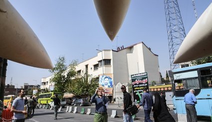 نمایشگاه دفاع مقدس در میدان بهارستان