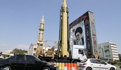 نمایشگاه دفاع مقدس در میدان بهارستان