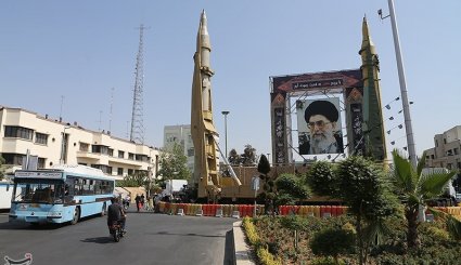 نمایشگاه دفاع مقدس در میدان بهارستان