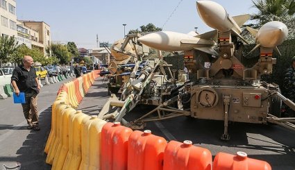 نمایشگاه دفاع مقدس در میدان بهارستان