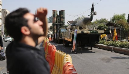 نمایشگاه دفاع مقدس در میدان بهارستان