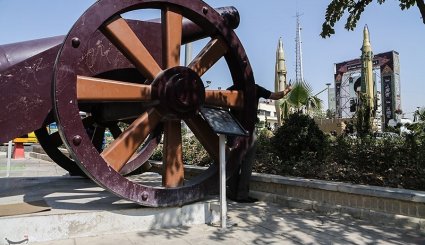 نمایشگاه دفاع مقدس در میدان بهارستان