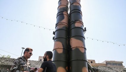 نمایشگاه دفاع مقدس در میدان بهارستان