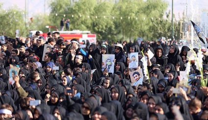 تشییع پیکر شهید محسن حججی در نجف‌آباد + تصاویر
