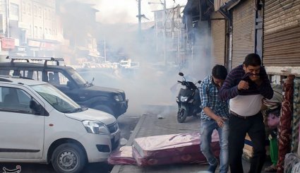 حمله پلیس هند به مراسم عزاداری ماه محرم - کشمیر