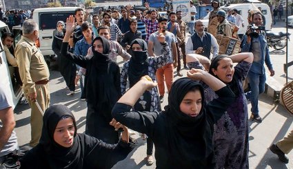 حمله پلیس هند به مراسم عزاداری ماه محرم - کشمیر