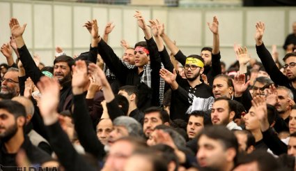 عزاداری شب تاسوعا در حضور رهبر معظم انقلاب