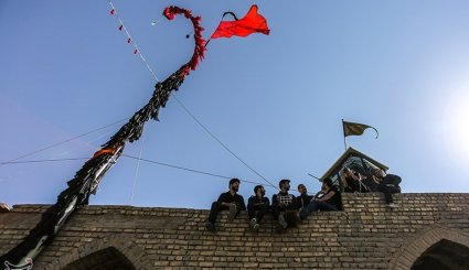 کاروان نمادین ورود به کربلا در خمینی شهر
